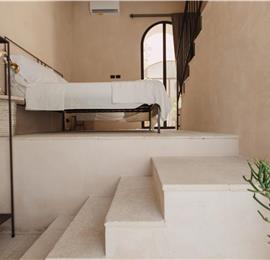 3 bedroom villa with heated pool in Noto, sleeps 6